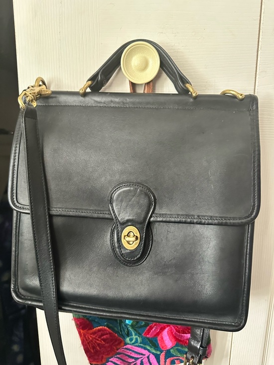 Coach Handbags - Vintage Coach Willis 9927 crossbody Bag